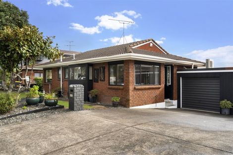 Photo of property in 1/16 Petrel Place, Massey, Auckland, 0614