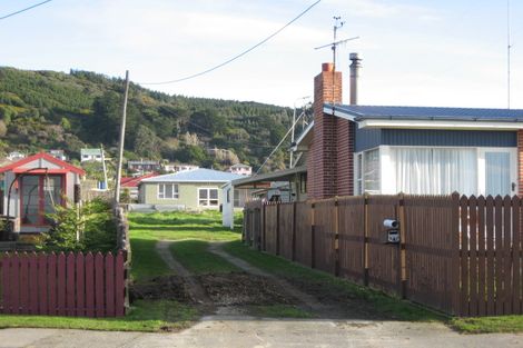 Photo of property in 238 Marine Parade, Bluff, 9814