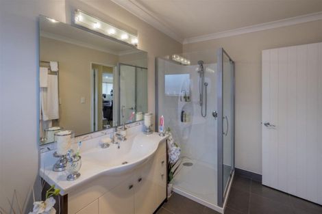 Photo of property in 6 Barry Curtis Place, Levin, 5510