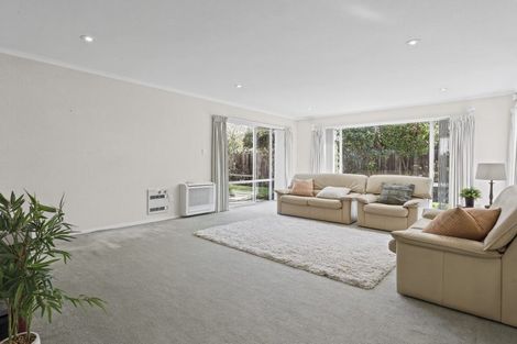 Photo of property in 4 Wardour Mews, Avonhead, Christchurch, 8042