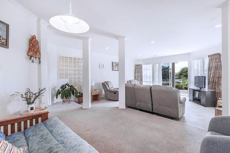 Photo of property in 2 Sunset Close, Western Heights, Hamilton, 3200