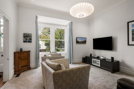 Photo of property in 33 Grove Road, Kelburn, Wellington, 6012