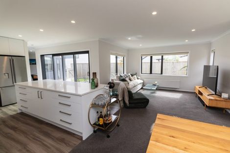 Photo of property in 41 Glanmire Road, Newlands, Wellington, 6037