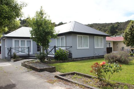 Photo of property in 63 Stokes Valley Road, Stokes Valley, Lower Hutt, 5019