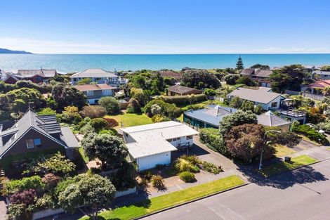 Photo of property in 175 Tutere Street, Waikanae Beach, Waikanae, 5036