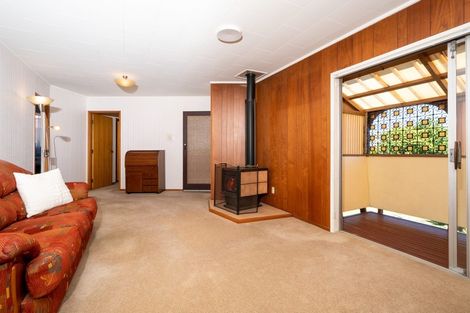 Photo of property in 6 Pankhurst Place, Sunnyvale, Auckland, 0612