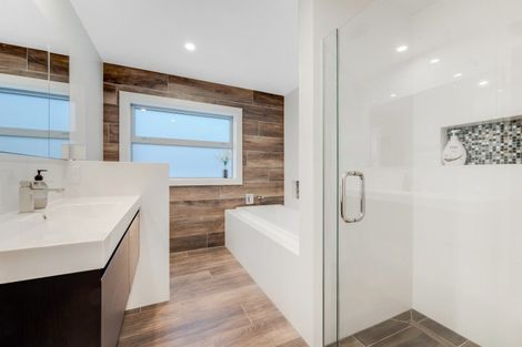 Photo of property in 126d Sandspit Road, Shelly Park, Auckland, 2014