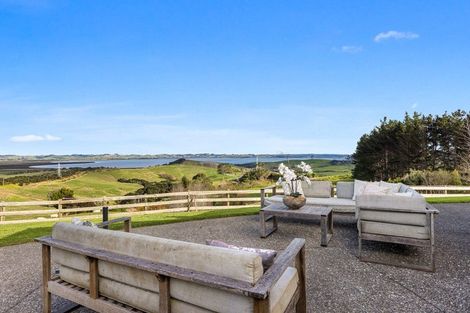 Photo of property in 215 Oyster Point Road, Kaukapakapa, Warkworth, 0984