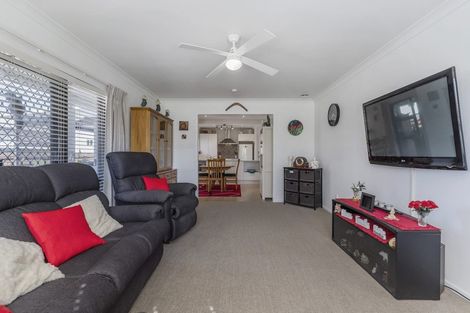 Photo of property in 1/52 Florence Avenue, Orewa, 0931