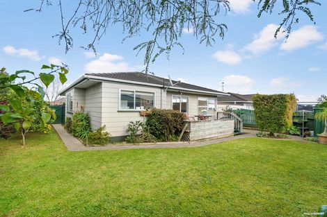 Photo of property in 2/44 Aviemore Drive, Highland Park, Auckland, 2010