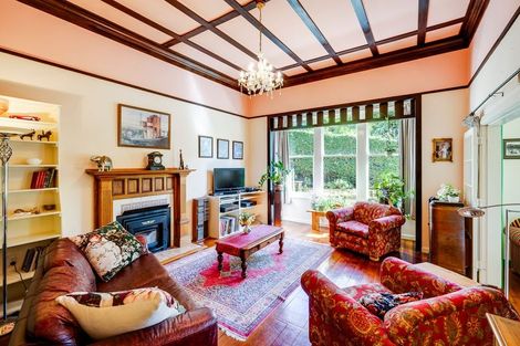 Photo of property in 19 Cameron Road, Bluff Hill, Napier, 4110