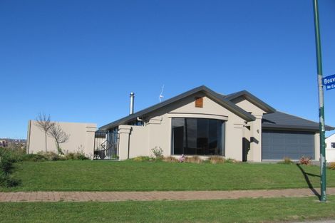 Photo of property in 32 Clearview Drive, Milson, Palmerston North, 4414