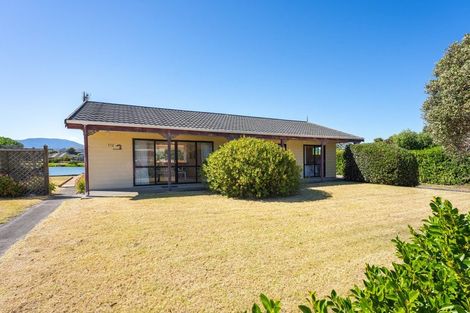 Photo of property in 172 Tutere Street, Waikanae Beach, Waikanae, 5036