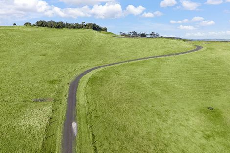 Photo of property in 1088 South Head Road, South Head, Helensville, 0874