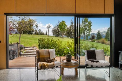 Photo of property in 37 Pendeen Crescent, Jacks Point, Queenstown, 9371