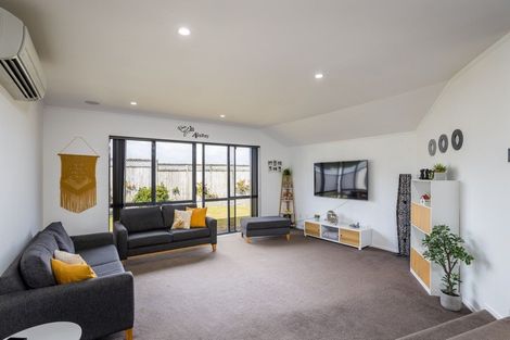 Photo of property in 68 Branch Road, Highlands Park, New Plymouth, 4312