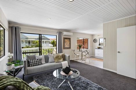 Photo of property in 2/30 Fordham Street, Beach Haven, Auckland, 0626