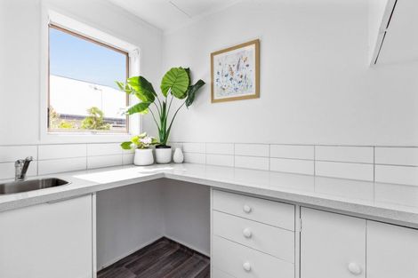 Photo of property in 2/6 Lindsay Street, Havelock North, 4130