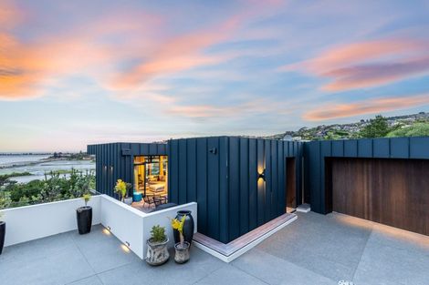 Photo of property in 37 Mount Pleasant Road, Mount Pleasant, Christchurch, 8081