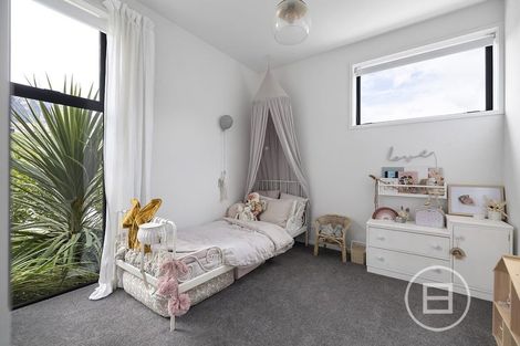 Photo of property in 52 Cunninghams Drive, Jacks Point, Queenstown, 9371