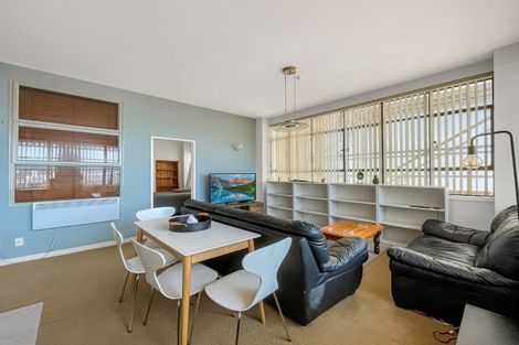 Photo of property in Endeavour Apartments, 16/125 Thorndon Quay, Pipitea, Wellington, 6011
