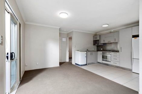 Photo of property in 3 Lismore Way, Oteha, Auckland, 0632