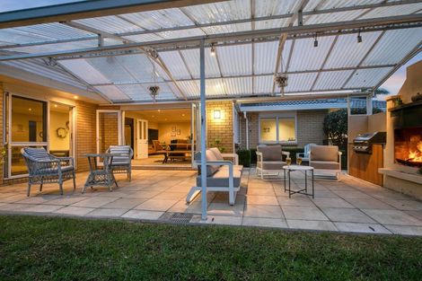 Photo of property in 16 Chippewa Place, Conifer Grove, Takanini, 2112