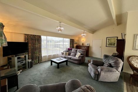 Photo of property in 1 Spicer Place, Tawa, Wellington, 5028