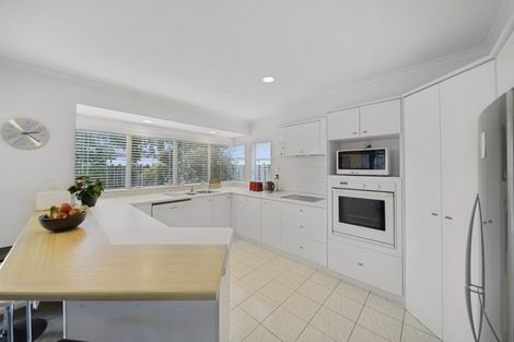 Photo of property in 2/17 Headcorn Place, Botany Downs, Auckland, 2010