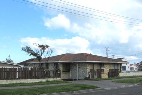 Photo of property in 27 Aotea Street, Castlecliff, Whanganui, 4501