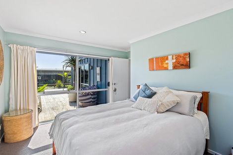 Photo of property in 30 Pharazyn Avenue, Waikanae Beach, Waikanae, 5036