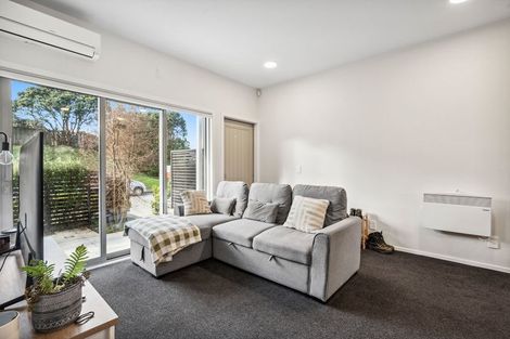 Photo of property in 8 Atkinson Street, Newlands, Wellington, 6037