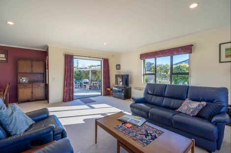 Photo of property in 18 Barrett Drive, Waikanae Beach, Waikanae, 5036