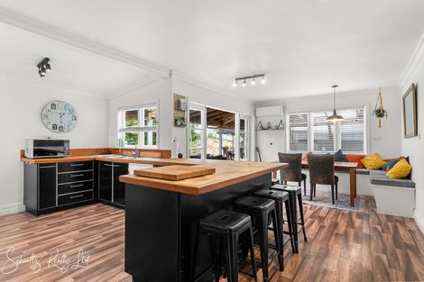 Photo of property in 17 Franklin Road, Paparoa, 0571