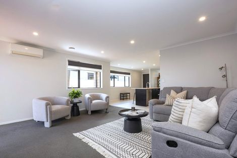 Photo of property in 61 Vinistra Road, Kumeu, 0810