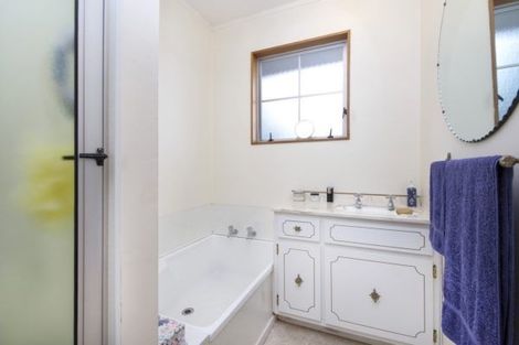 Photo of property in 2/3 Benygloe Place, Highland Park, Auckland, 2010