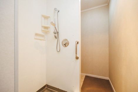 Photo of property in 18 Westhaven Grove, Takaro, Palmerston North, 4412