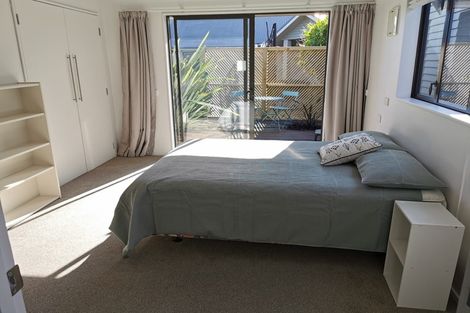 Photo of property in 11 Ron Place, Fitzherbert, Palmerston North, 4410
