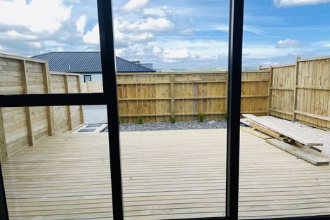 Photo of property in 18 Rorotu Avenue, Karaka, Papakura, 2113
