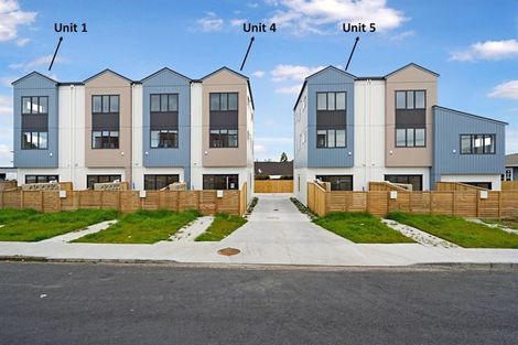 Photo of property in 1/2 Abbotleigh Avenue, Te Atatu Peninsula, Auckland, 0610