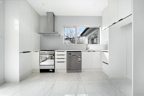 Photo of property in 4a Glenvil Lane, Te Atatu Peninsula, Auckland, 0610