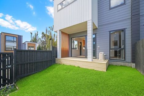 Photo of property in 2 Don Oliver Lane, Glen Eden, 0602