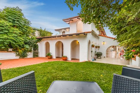 Photo of property in 35 Tawini Road, Titirangi, Auckland, 0604