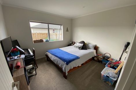 Photo of property in 18 Gilbransen Road, Kumeu, 0810