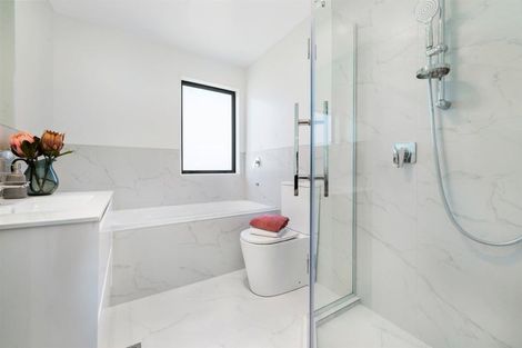 Photo of property in 4a Flaunty Place, West Harbour, Auckland, 0618