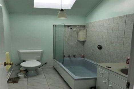 Photo of property in 74 Redoubt Road, Goodwood Heights, Auckland, 2105