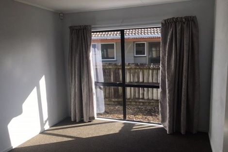 Photo of property in 15 Barbados Drive, Unsworth Heights, Auckland, 0632