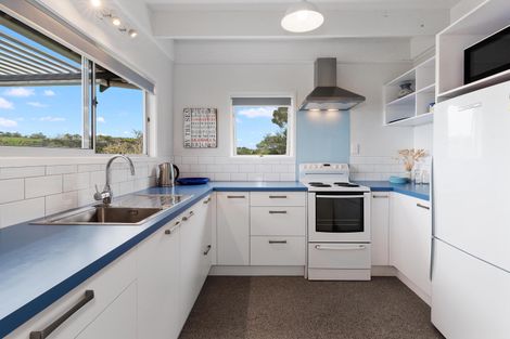 Photo of property in 5 Clinton Road, Tawharanui Peninsula, Warkworth, 0986