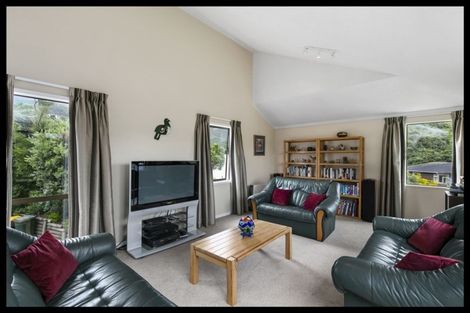Photo of property in 2 Woodford Way, Crofton Downs, Wellington, 6035