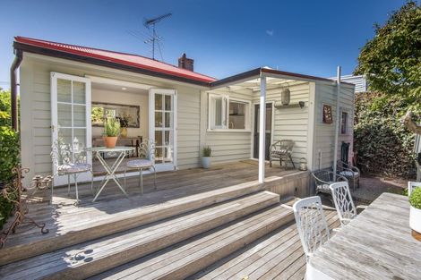 Photo of property in 37 Kiwi Road, Stanley Point, Auckland, 0624